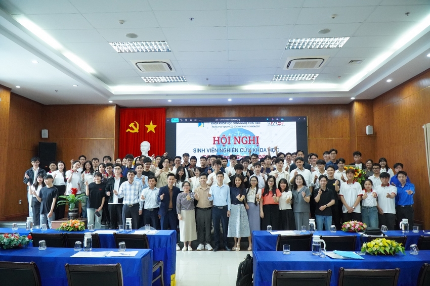 Hàng nghìn sinh viên Bách khoa Đà Nẵng tranh tài tại Hội nghị sinh viên nghiên cứu khoa học năm học 2024 - 2025